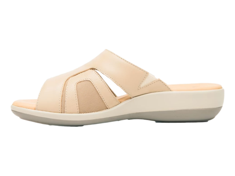 Sandalia Flexi color beige para mujer con tiras de cuero y detalles de malla transpirable.