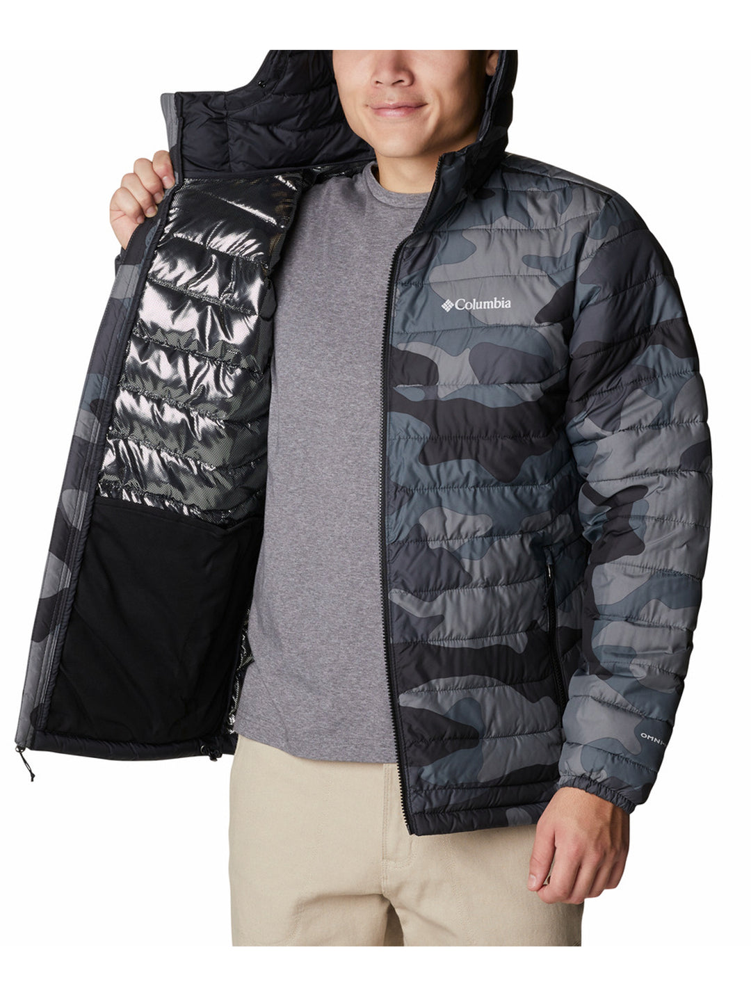 Chaqueta Columbia acolchada con capucha en estampado de camuflaje negro y gris.
