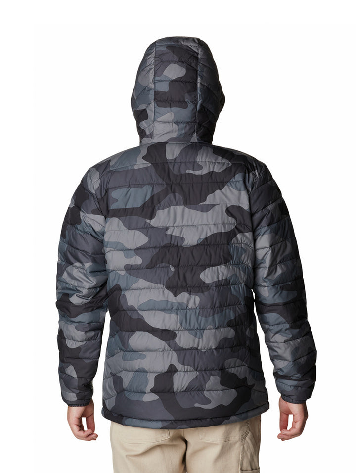 Chaqueta Columbia acolchada con capucha en estampado de camuflaje negro y gris.