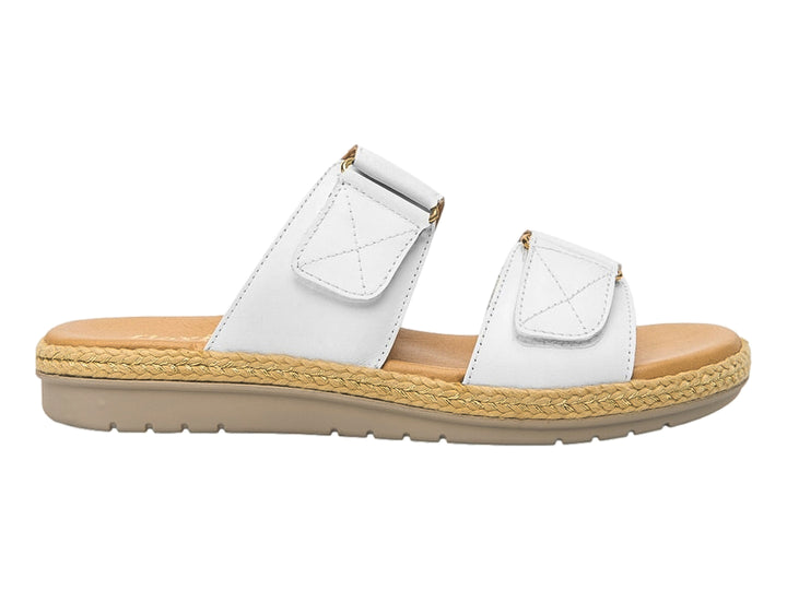 Sandalias blancas de cuero con suela de esparto y plantillas color beige.