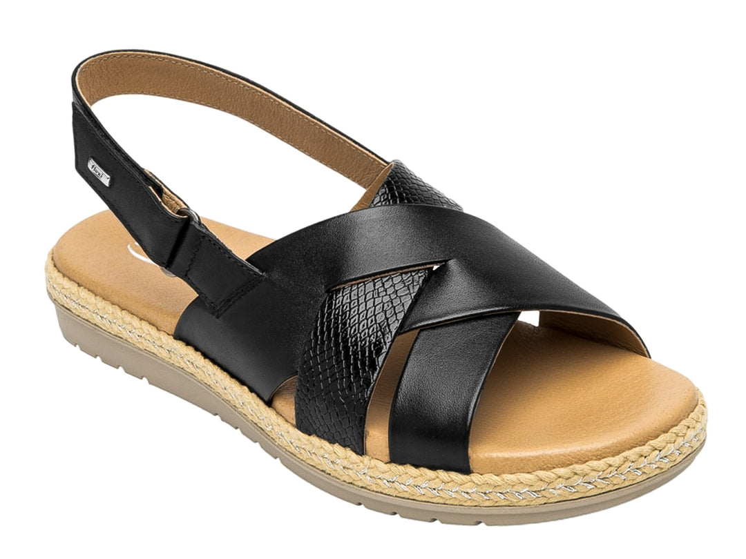 Sandalia Flexi negra con tiras cruzadas y suela de yute color beige.