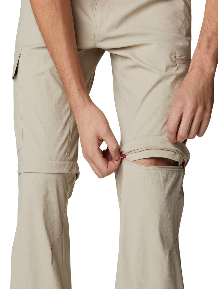 Pantalones convertibles color beige para hombre de la marca Columbia.