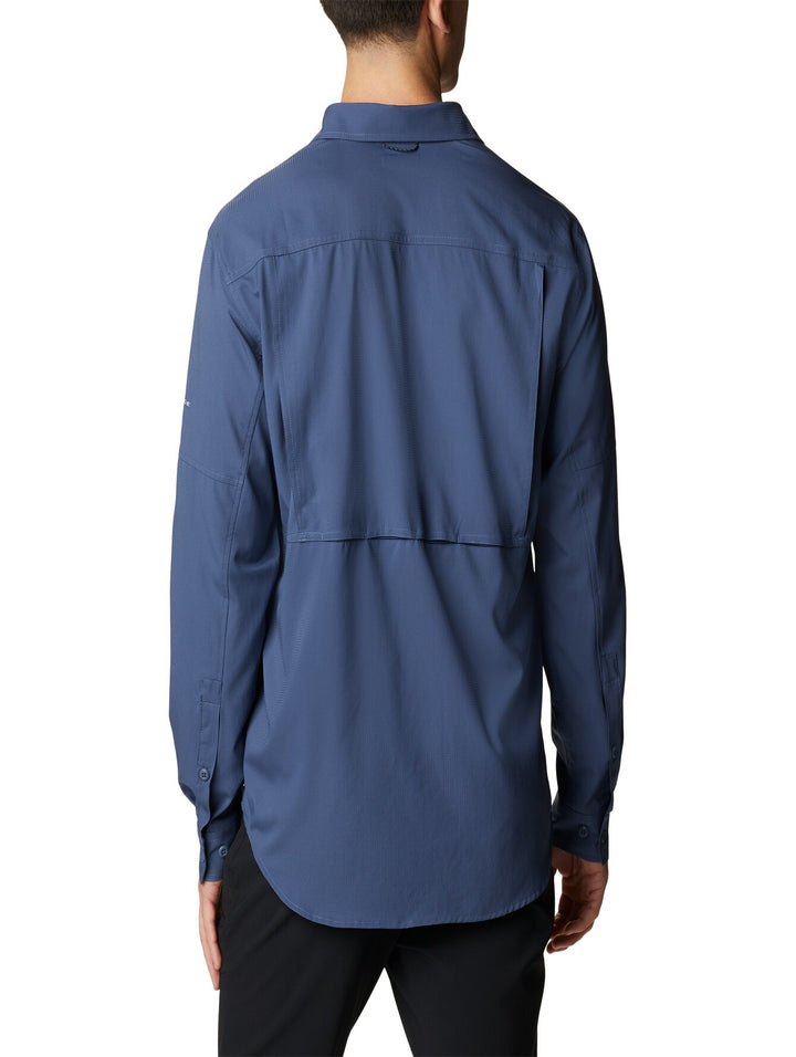 Camisa Columbia de manga larga en color azul oscuro con cuello y botones frontales.