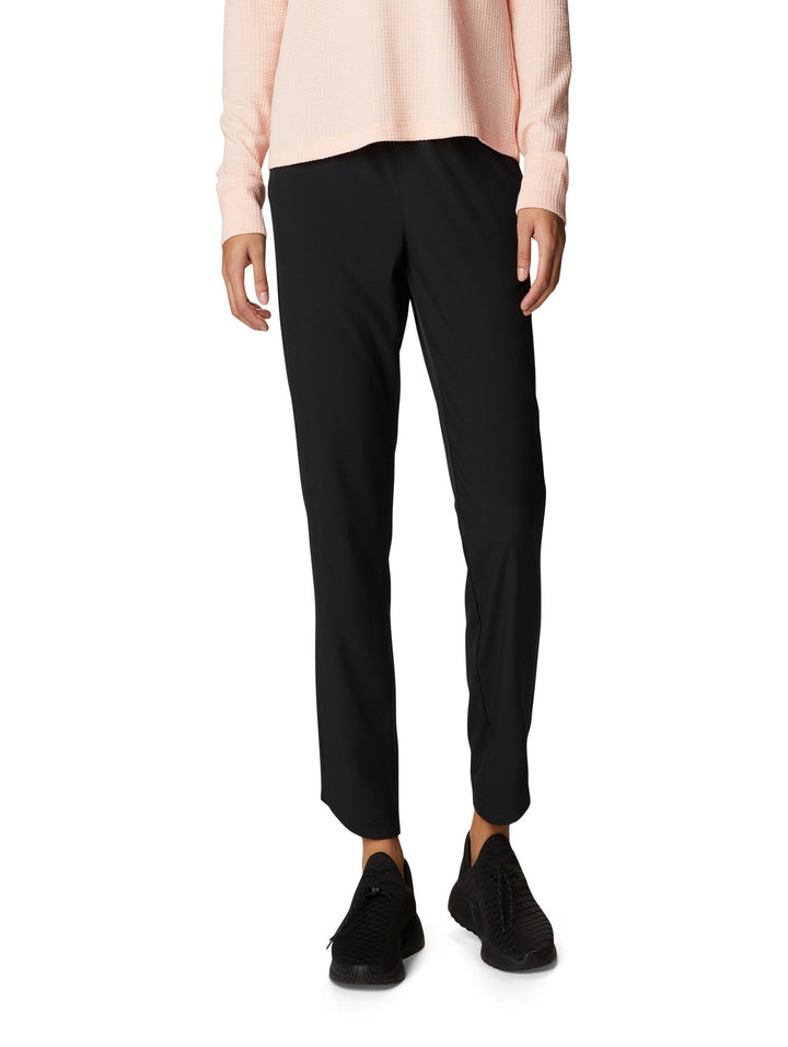 Pantalones Columbia Hike en color negro, diseño ajustado para actividades al aire libre.