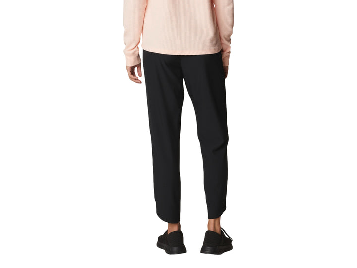 Pantalones Columbia Hike en color negro, diseño ajustado para actividades al aire libre.
