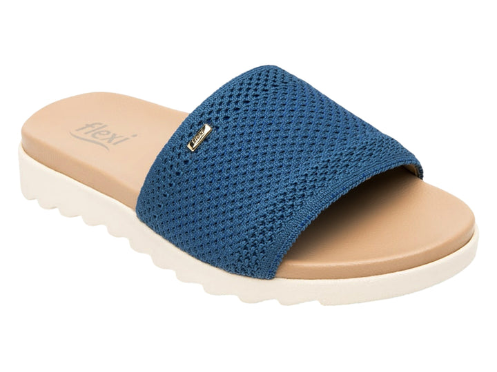 Sandalia Flexi para mujer con banda de tejido azul, plantilla beige y suela blanca.