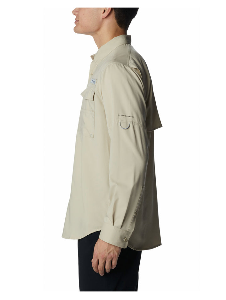 Camisa Columbia color beige Fossil de manga larga con bolsillos frontales.