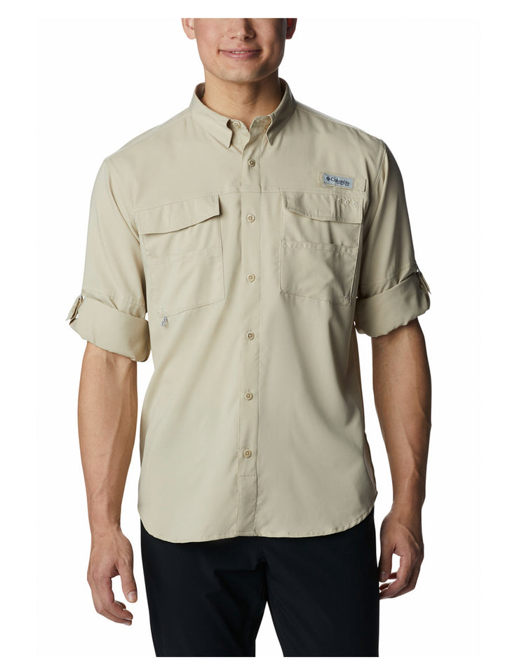 Camisa Columbia color beige Fossil de manga larga con bolsillos frontales.