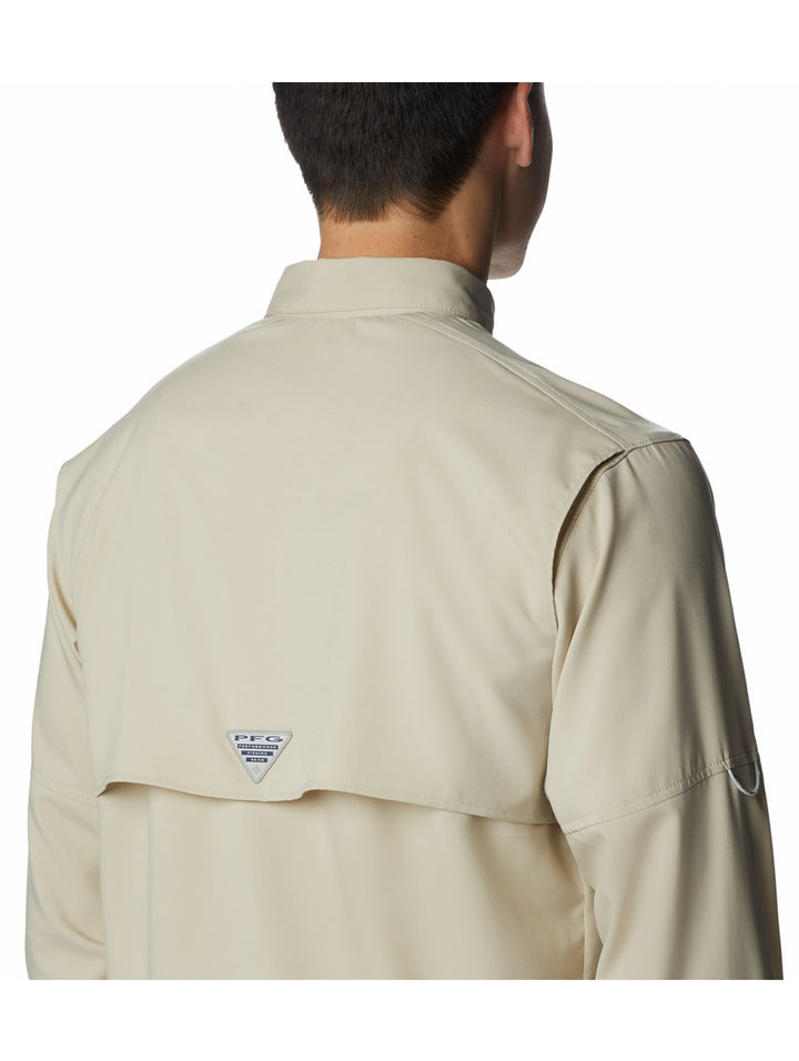 Camisa Columbia color beige Fossil de manga larga con bolsillos frontales.