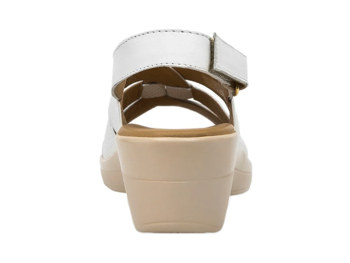 Sandalia blanca para mujer con suela beige y diseño de correas cruzadas.