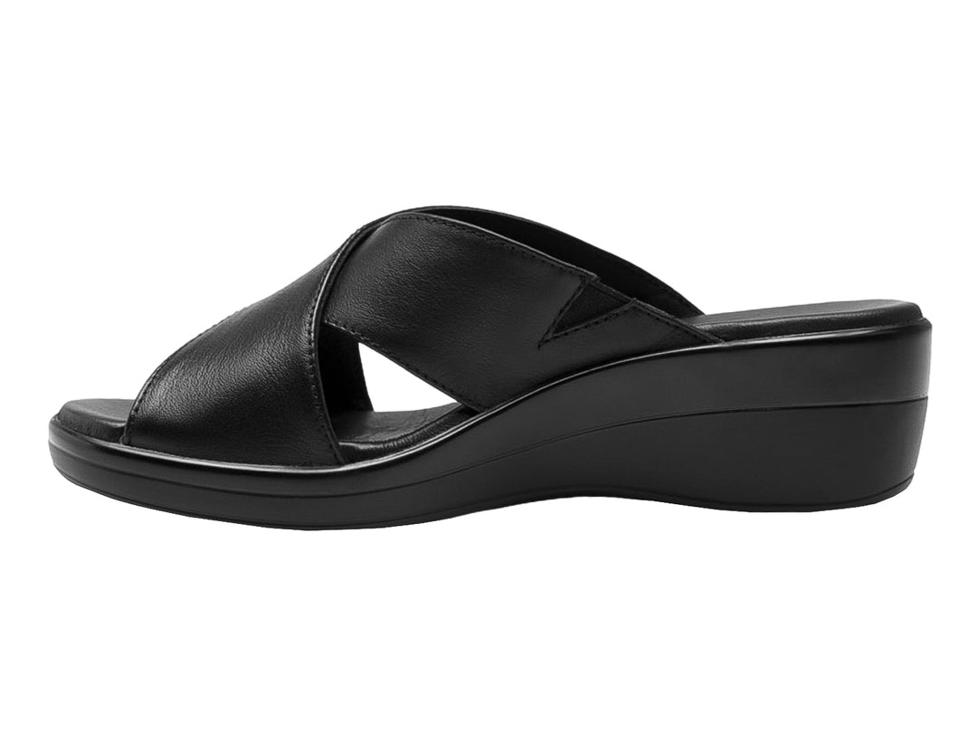 Sandalia Flexi para mujer en color negro, material de cuero vacuno con diseño de tiras cruzadas y suela cómoda.
