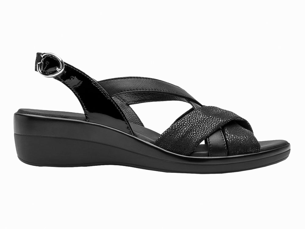 Sandalia Flexi color negro para mujer con tiras cruzadas, hebilla ajustable y suela de plataforma cómoda.