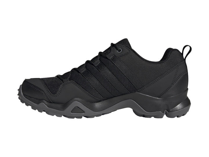 Tenis deportivos Adidas AX25 color negro con suela robusta y tejido transpirable.