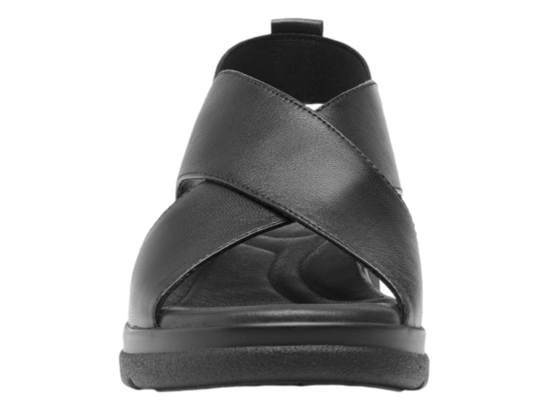 Sandalia Flexi color negro para mujer con diseño de correas cruzadas y suela de plataforma.