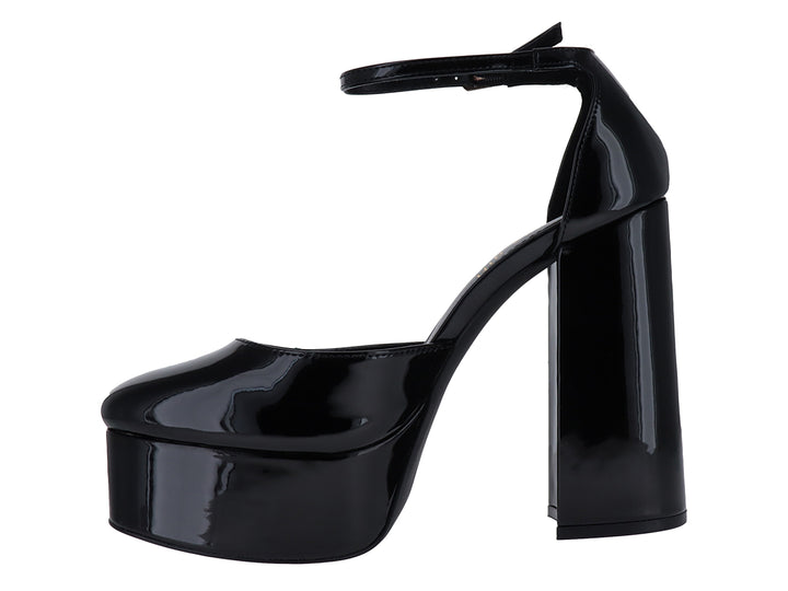Zapato de tacón alto y plataforma en color negro charol con correa ajustable al tobillo para mujer.