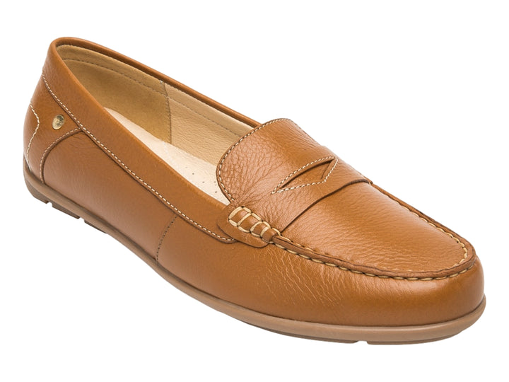 Zapato plano tipo mocasín de cuero color tan para Mujer.