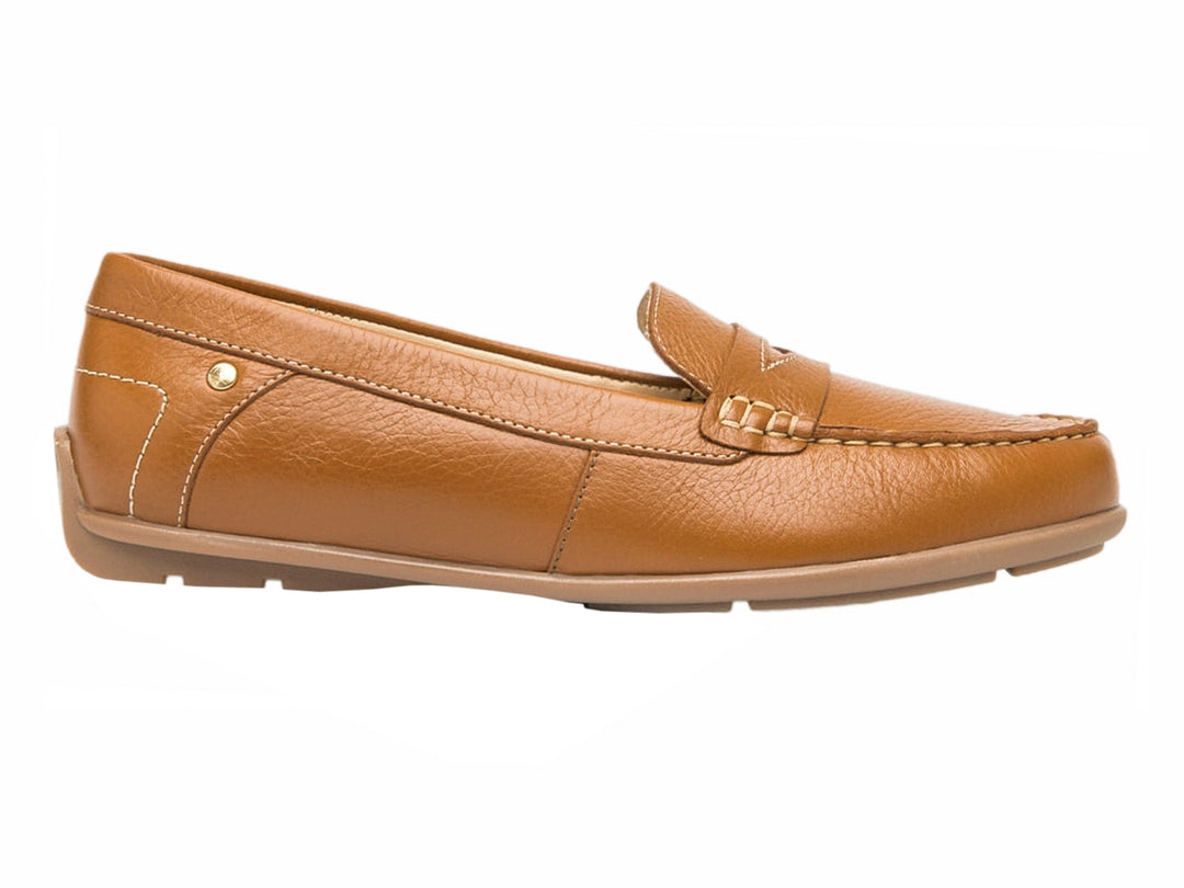 Zapato plano tipo mocasín de cuero color tan para Mujer.