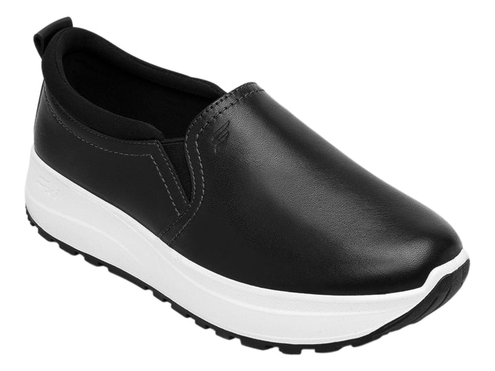 Zapato Flexi slip-on de cuero negro con suela blanca gruesa para mujer.
