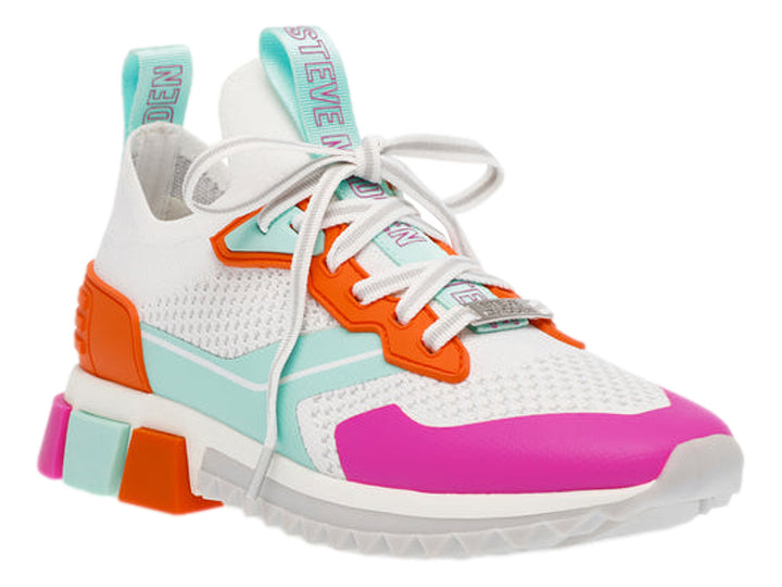 Tenis Steve Madden modelo Decore en colores blanco, naranja, magenta y menta con suela robusta.