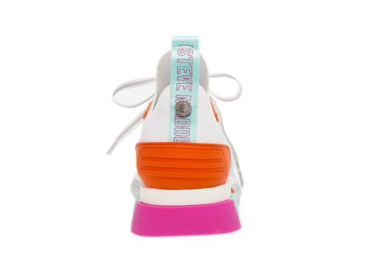 Tenis Steve Madden modelo Decore en colores blanco, naranja, magenta y menta con suela robusta.