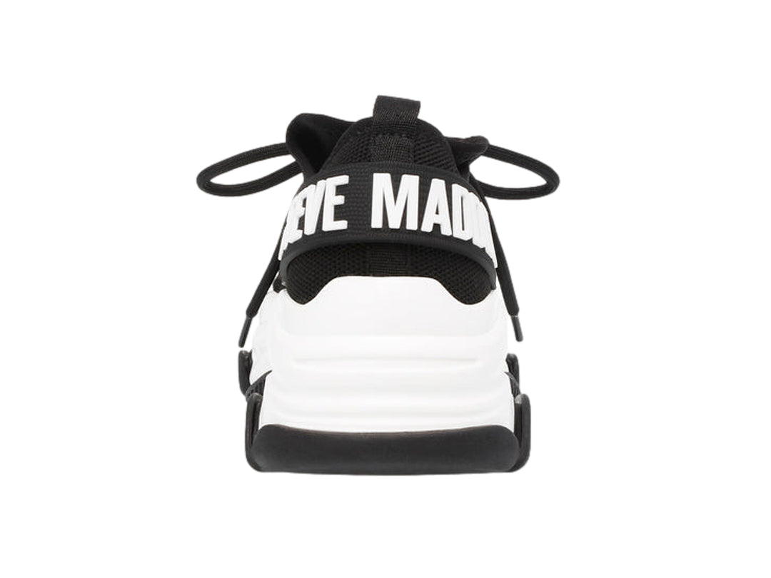 Tenis Steve Madden Proteg E color negro con suela blanca ancha y plataforma.