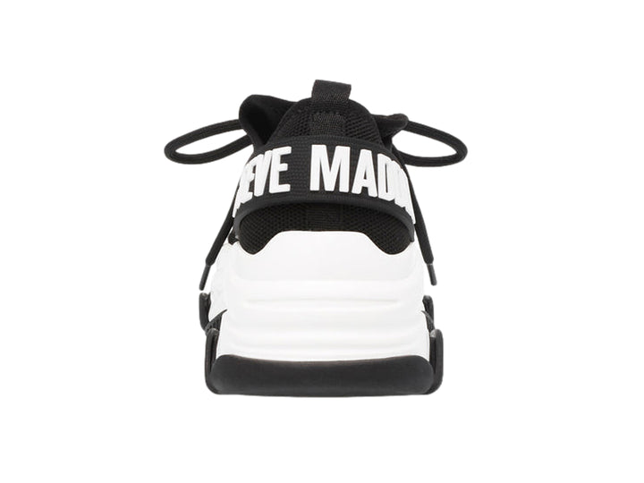 Tenis Steve Madden Proteg E color negro con suela blanca ancha y plataforma.