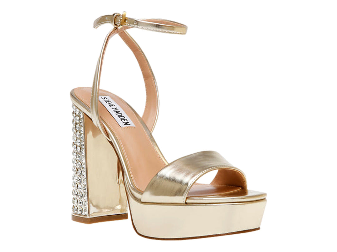 Sandalia dorada Steve Madden con tacón grueso adornado con cristales, plataforma y correa al tobillo.