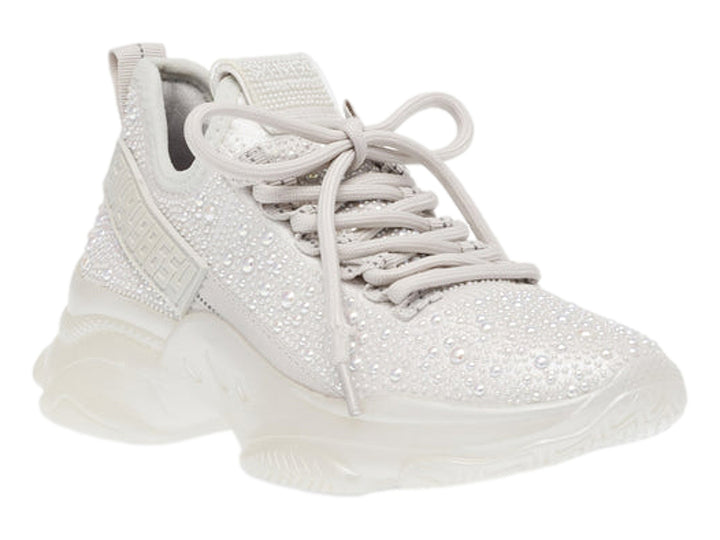 Tenis Steve Madden Mistic color blanco iridiscente con detalles brillantes y suela de plataforma gruesa.