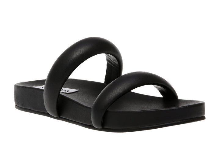 Sandalias negras Steve Madden con tiras acolchadas y suela plana.