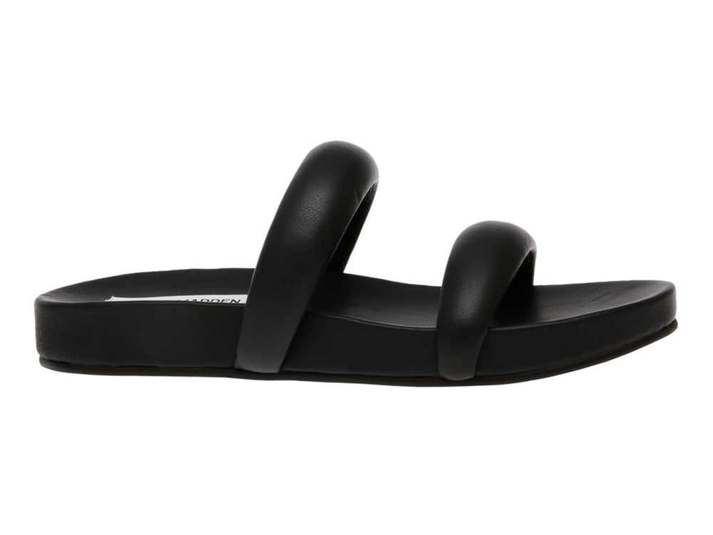 Sandalias negras Steve Madden con tiras acolchadas y suela plana.