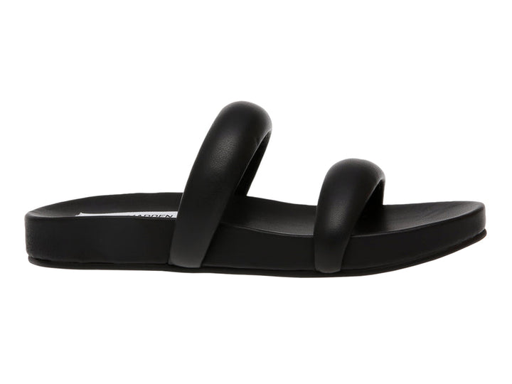 Sandalias negras Steve Madden con tiras acolchadas y suela plana.
