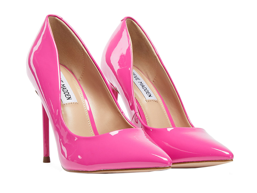 Zapatos de tacón de aguja color rosa brillante con punta fina.