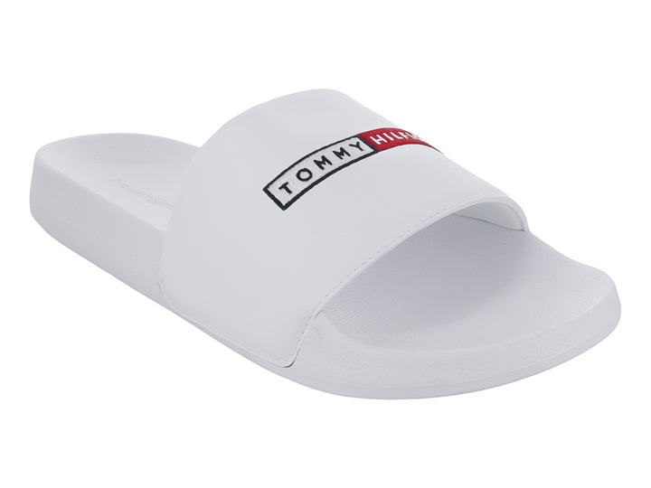 Sandalia deslizable Tommy Hilfiger de color blanco con logotipo en la banda superior.