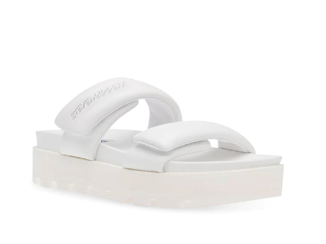 Sandalia blanca de plataforma Steve Madden con dos correas anchas y suela gruesa dentada.