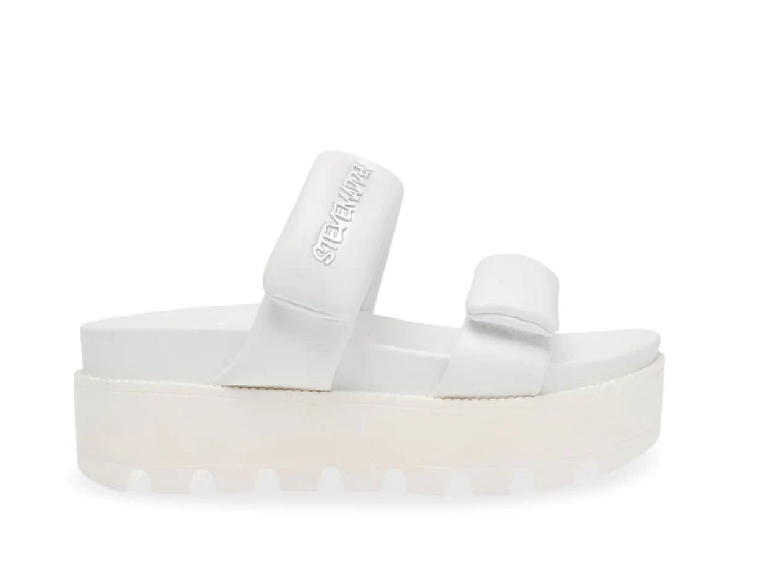 Sandalia blanca de plataforma Steve Madden con dos correas anchas y suela gruesa dentada.