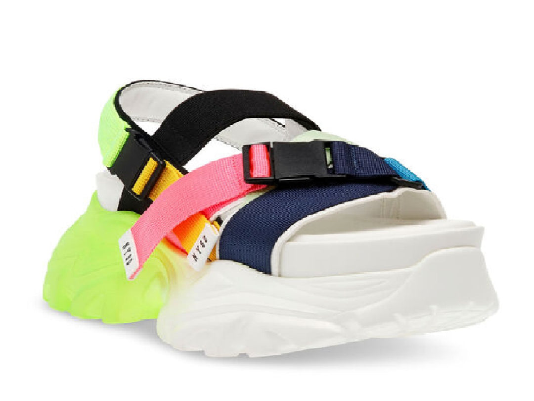 Sandalias de plataforma Steve Madden en color verde neón y blanco con correas multicolores.