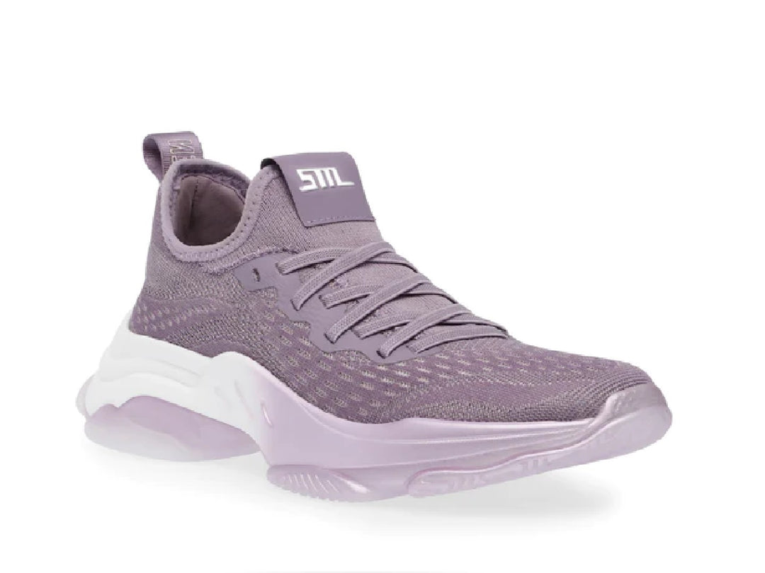 Tenis deportivos Steve Madden color lavanda con suela blanca y detalles en tonos púrpura.