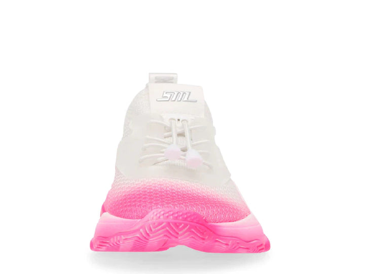 Tenis Steve Madden con diseño degradado de blanco a rosa neón, suela robusta y tejido transpirable.