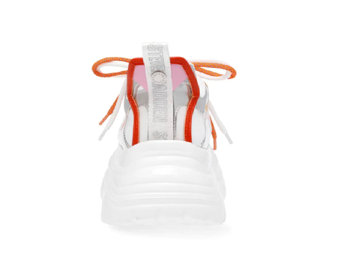 Tenis Steve Madden Riptid en color blanco y plata con detalles en naranja y amarillo, suela ancha y estilo chunky.
