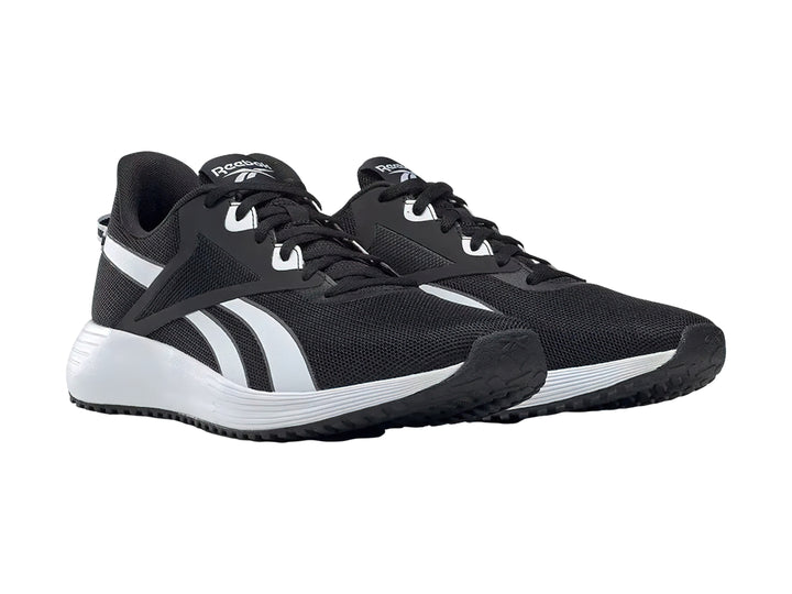 Tenis deportivos Reebok en color negro con suela y franjas laterales blancas.