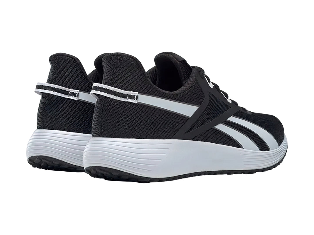 Tenis deportivos Reebok en color negro con suela y franjas laterales blancas.
