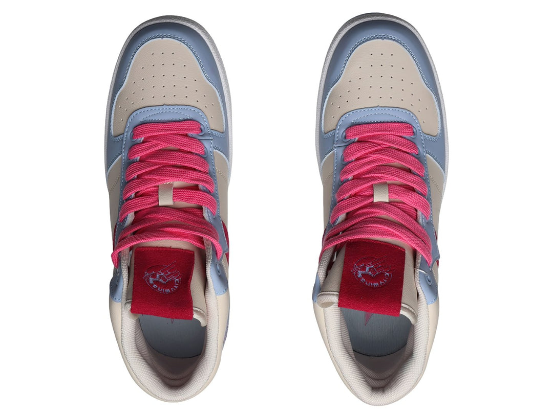 Tenis PONY City Wings Hi de cuero en colores azul claro, beige y rojo con suela blanca.
