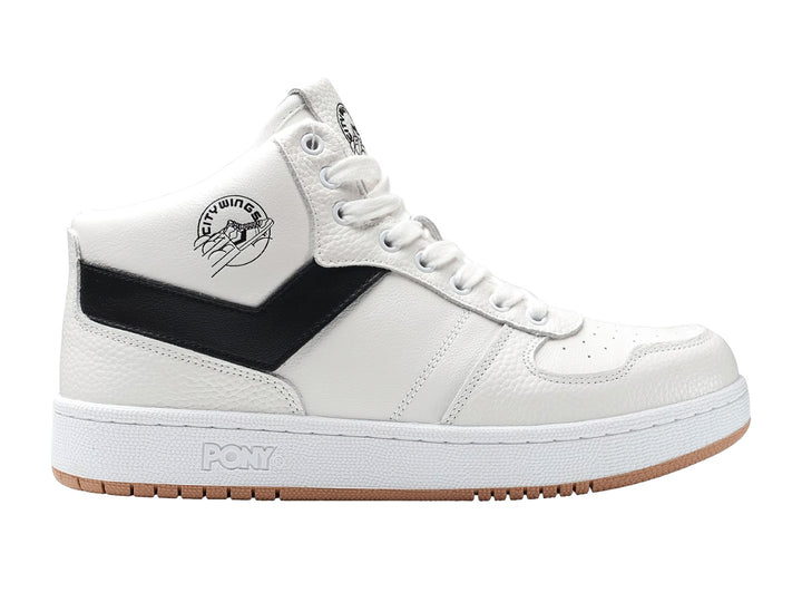 Tenis PONY City Wings Mid color blanco con detalle en negro y suela color caramelo.