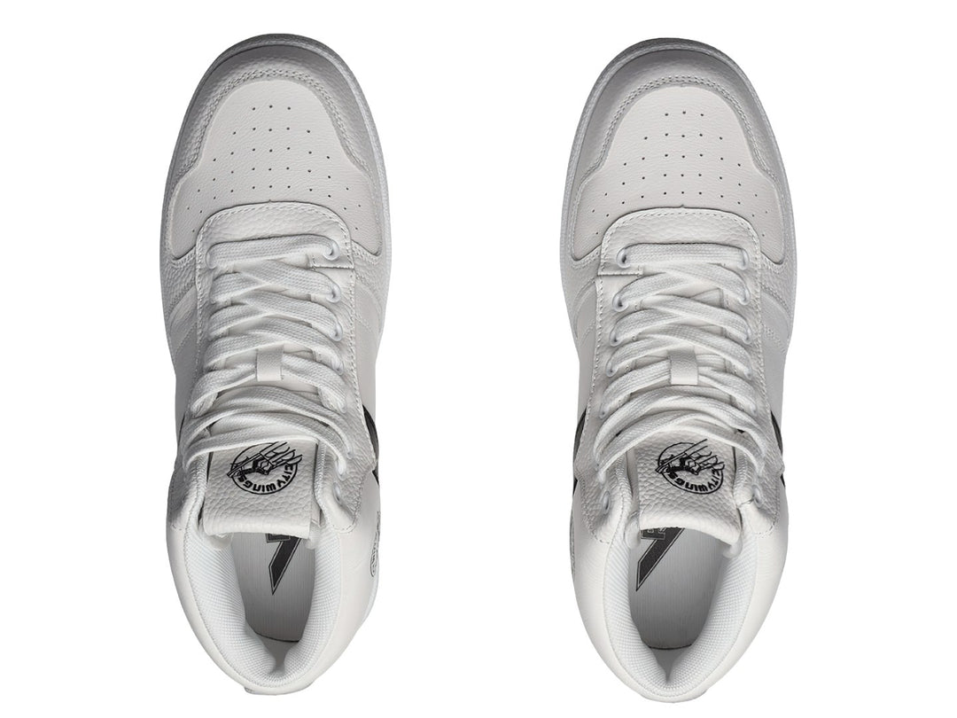 Tenis PONY City Wings Mid color blanco con detalle en negro y suela color caramelo.