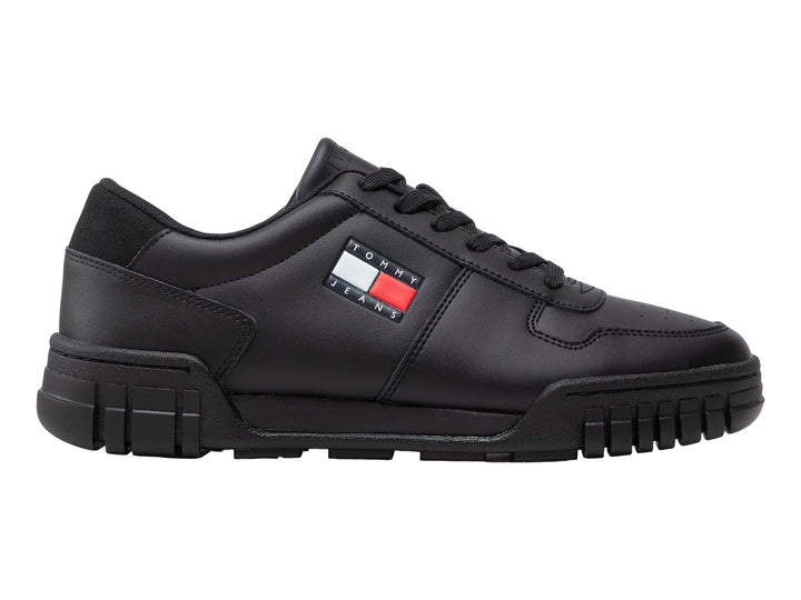 Tenis Tommy Hilfiger Retro Leather Cupsole en color negro con suela robusta y logo lateral.