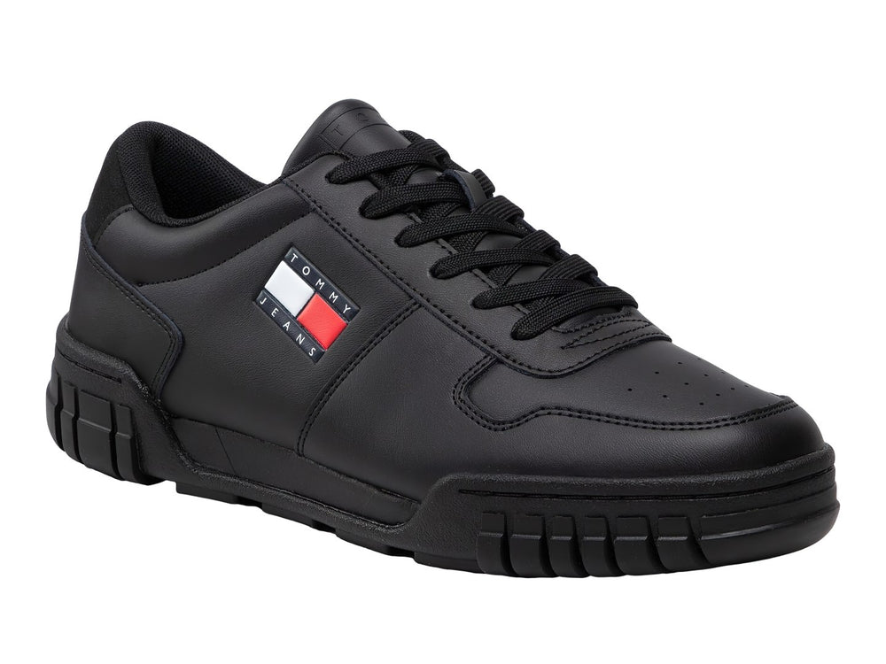 Tenis Tommy Hilfiger Retro Leather Cupsole en color negro con suela robusta y logo lateral.