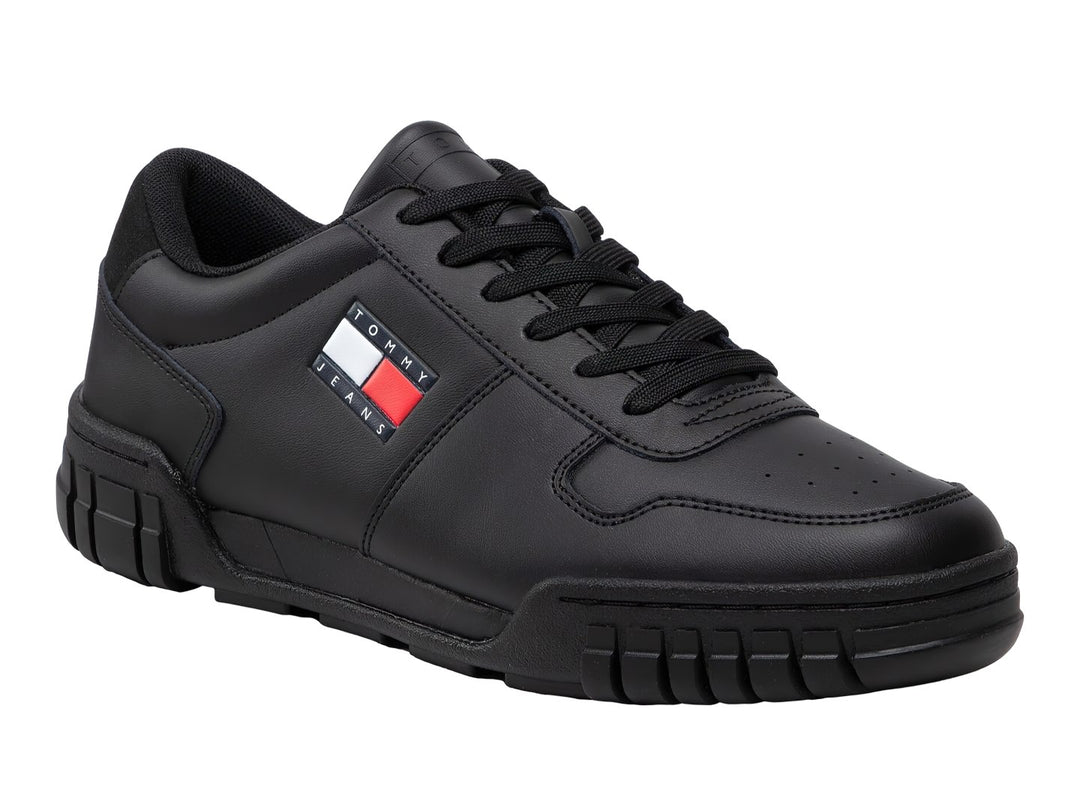 Tenis Tommy Hilfiger Retro Leather Cupsole en color negro con suela robusta y logo lateral.