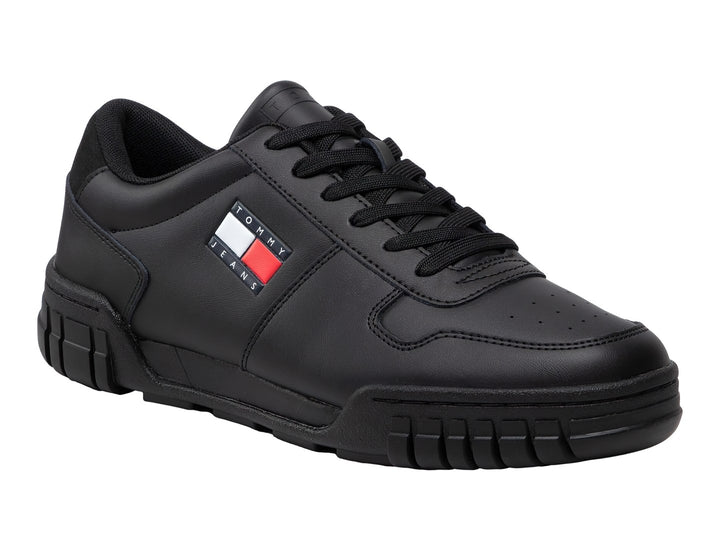Tenis Tommy Hilfiger Retro Leather Cupsole en color negro con suela robusta y logo lateral.