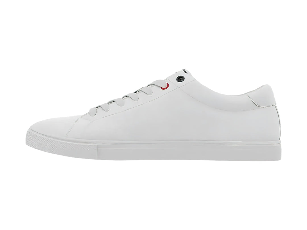 Tenis blancos de cuero sintético Tommy Hilfiger con logotipo de escudo en el lateral.