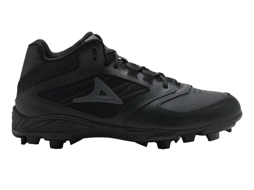 Zapato de béisbol marca Pirma en color negro con suela de tacos y acabado sintético mate.